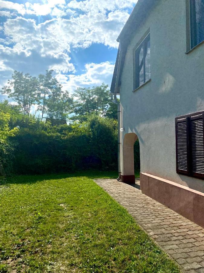 Töreki 34 Vendégház Siófok Exterior foto