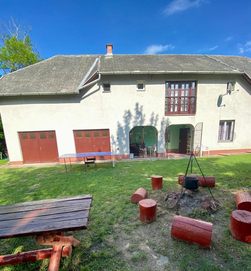 Töreki 34 Vendégház Siófok Exterior foto